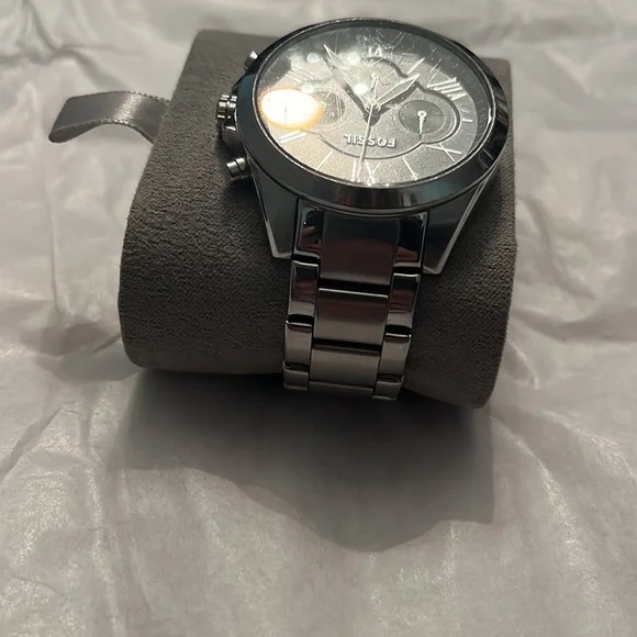 Silver Fossil Watch - Picture 5 of 5